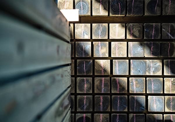 完成した耐久性が高くなった木材