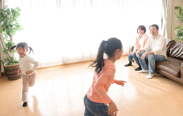 快適に暮らしている家族の様子