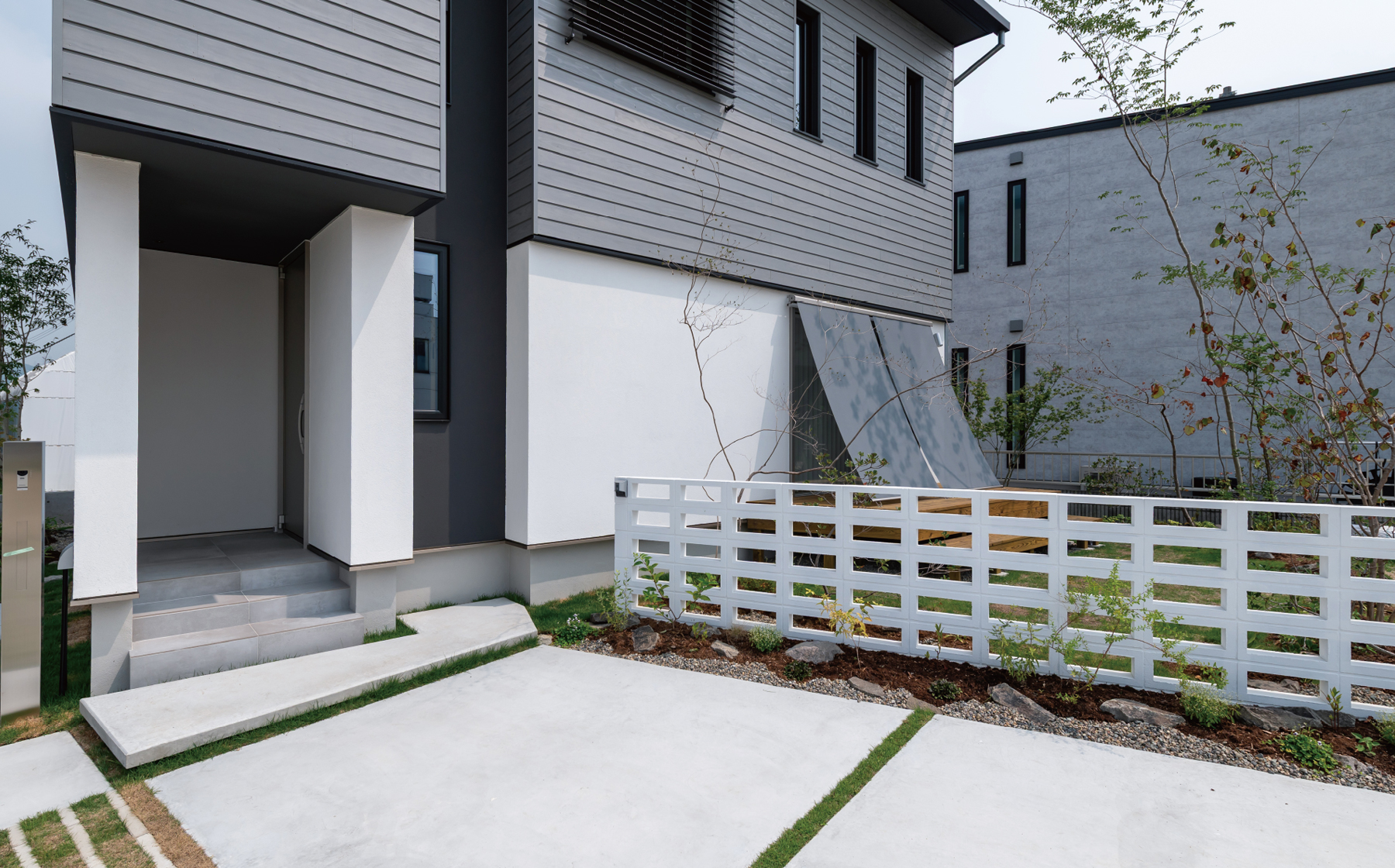 親和建設GREEN MODERN ZEROのアプローチ写真